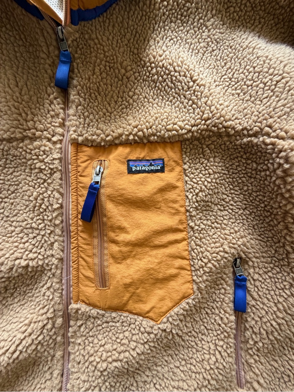 Patagonia Women’s Tan Sherpa Fleece Jacket with Orange Chest Pocket - Picture 2 of 8